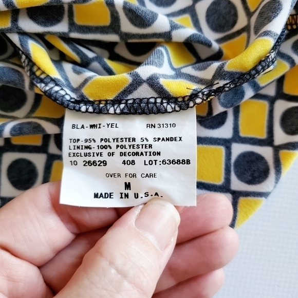 1062 * BCX Geometric Print Halter Top Yellow Black Size M - Picture 6 of 10